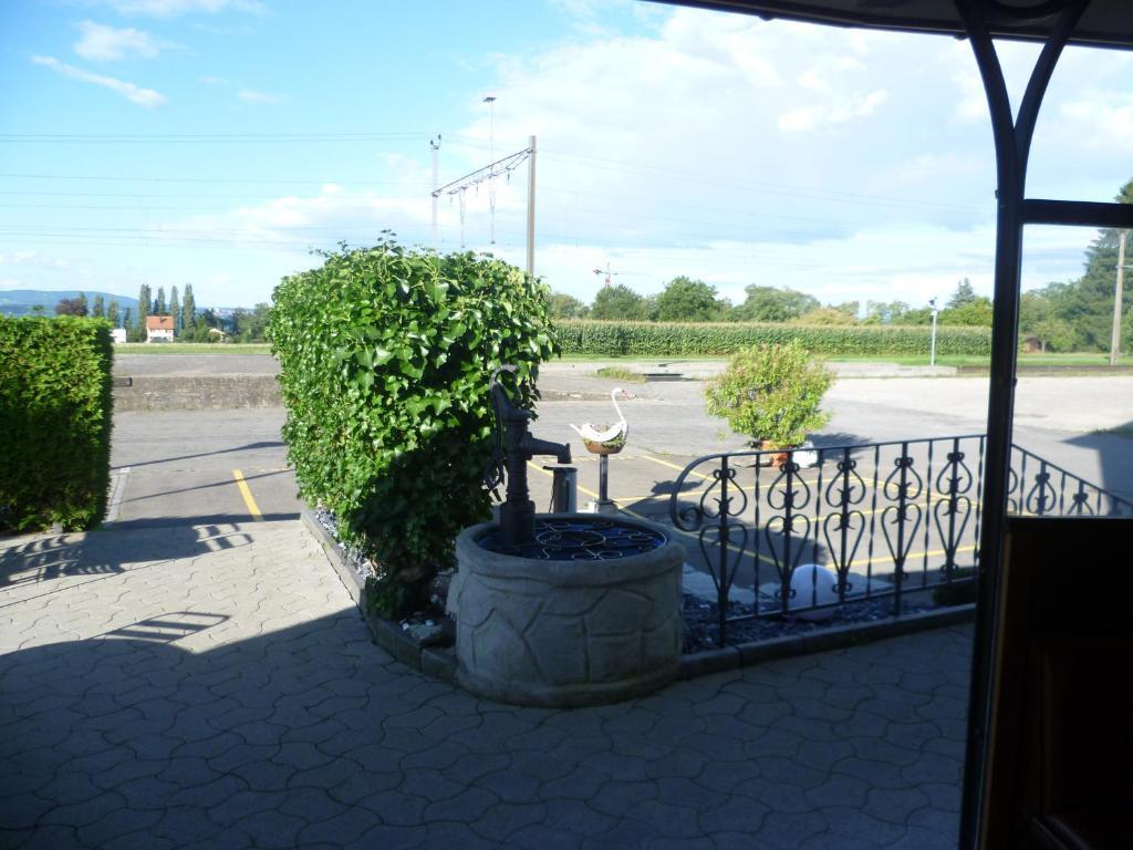 Hotel Speiserestaurant Bahnhof Güttingen Kültér fotó
