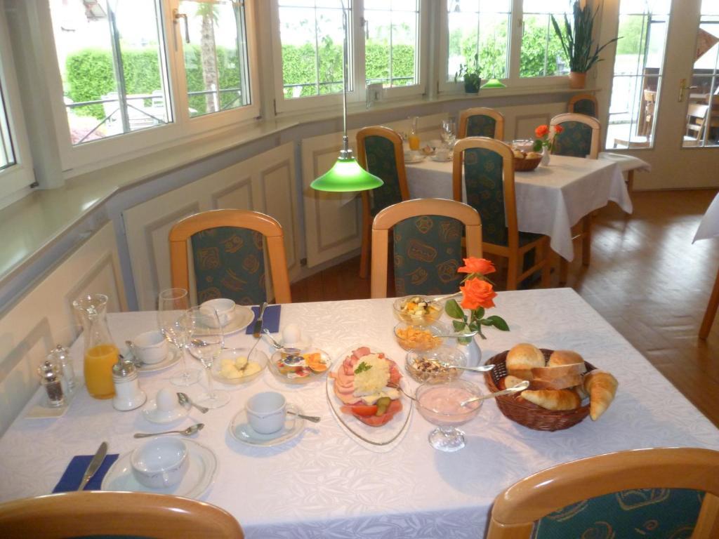 Hotel Speiserestaurant Bahnhof Güttingen Kültér fotó