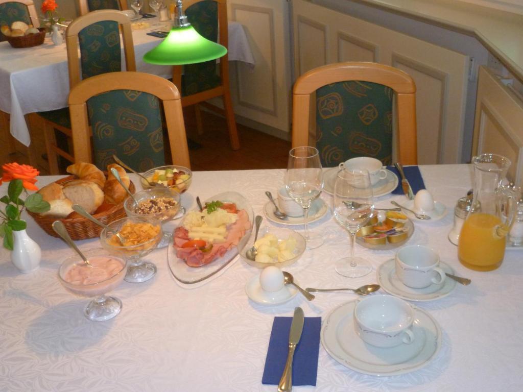 Hotel Speiserestaurant Bahnhof Güttingen Kültér fotó
